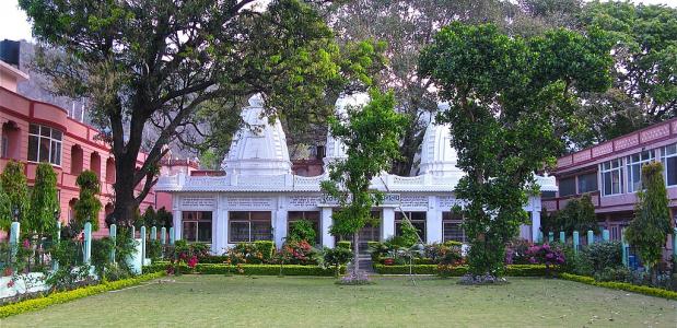 De tuin van Parmarth Niketan Rishikesh Ashram yoga