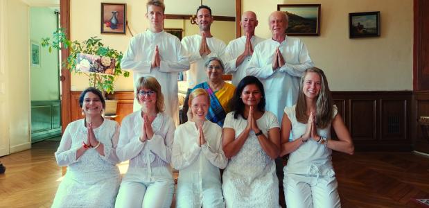 Docenten en studenten Indian Classical Yoga TTC