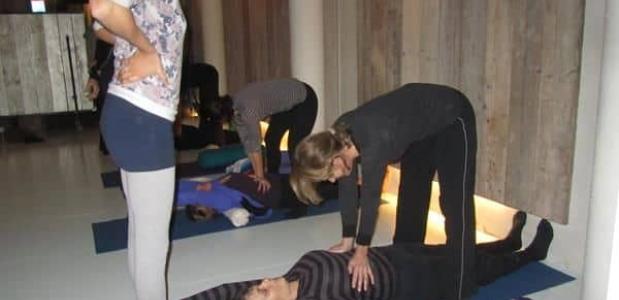 Oona Giesen: Hatha yoga met Iyengar basis 