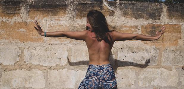 Lotte van Graas. Foto Lisa de Bruin The Yoga Nomad, buitenyoga, yoga retraite