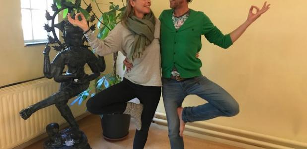 Op de foto Lenneke Vente samen met Peter Benders van Fit body & mind, de organisator van dit weekend! lenneke vente mindful sport en yoga retraite weekend blog