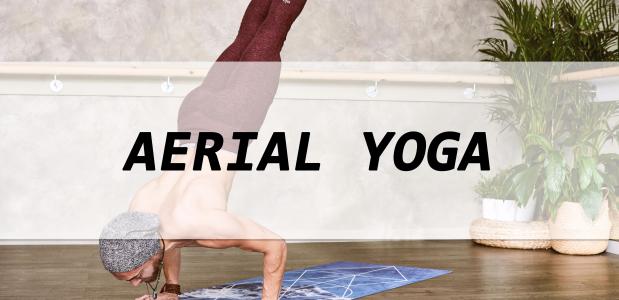 Wat is aerial yoga eigenlijk, en waar helpt het bij? Yoga International zocht het uit!