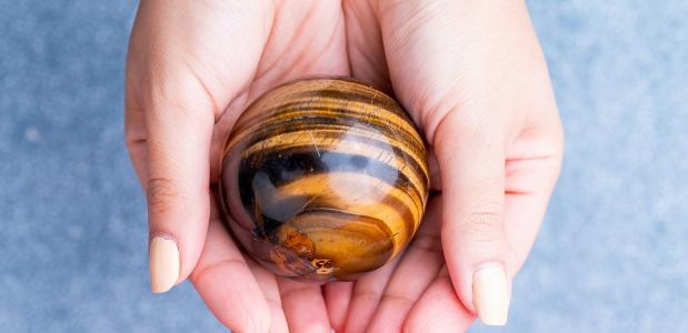 tijgeroog kristal yoga meditatie