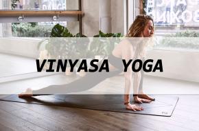 Wat is vinyasa yoga eigenlijk, en waar helpt het bij? Yoga International zocht het uit!